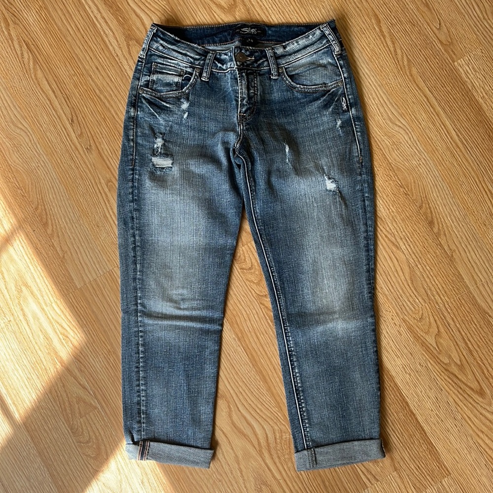 Silver Jeans Sam Crop W26/L25 Medium Wash with Minimal Distressing